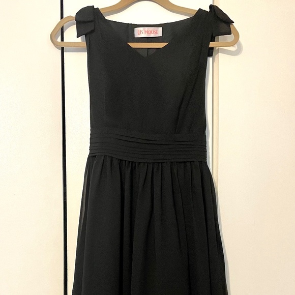 Dresses & Skirts - Black Chiffon Dress